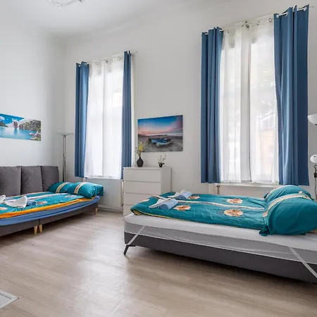 Marvelous Marble Mansion With Sauna * Budapest